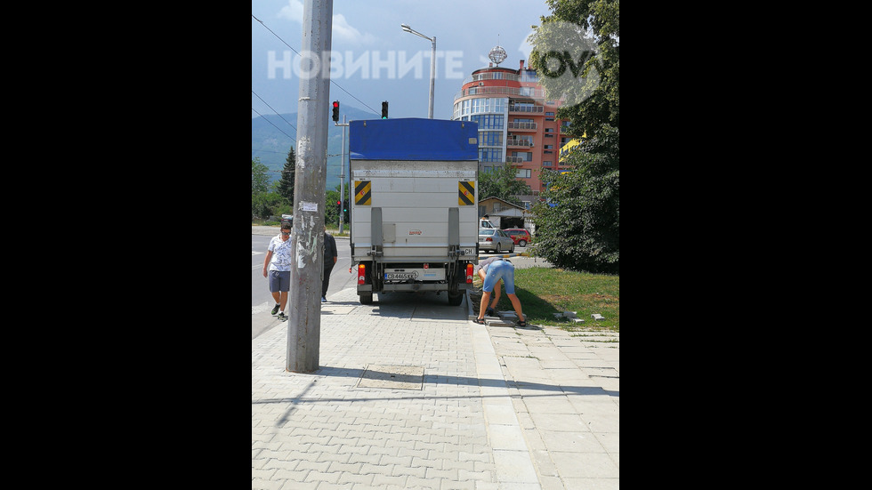 Паркиране върху нов тротоар