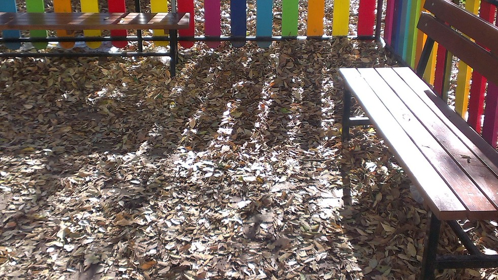 Мръсна детска площадка във Варна