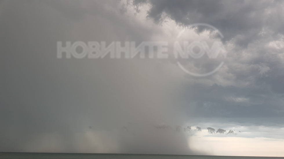 Дъжд в морето край Балчик
