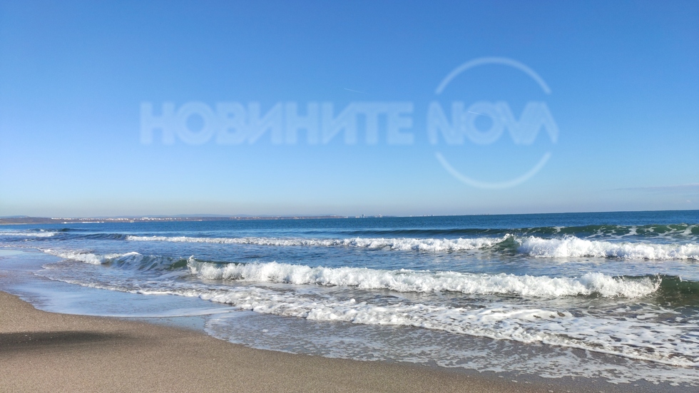 Бургас и морето