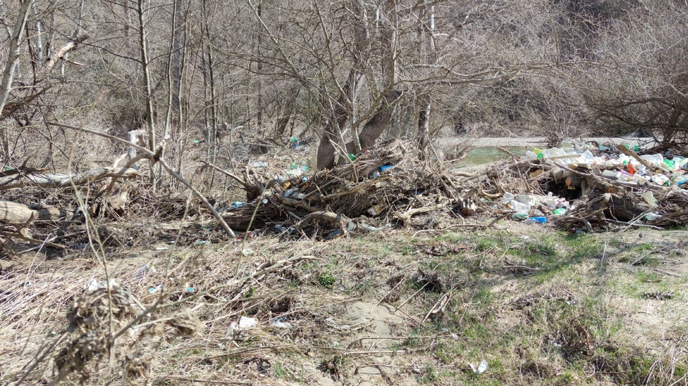 Замърсяване на река Струма между с. Пастух и гр. Бобошево