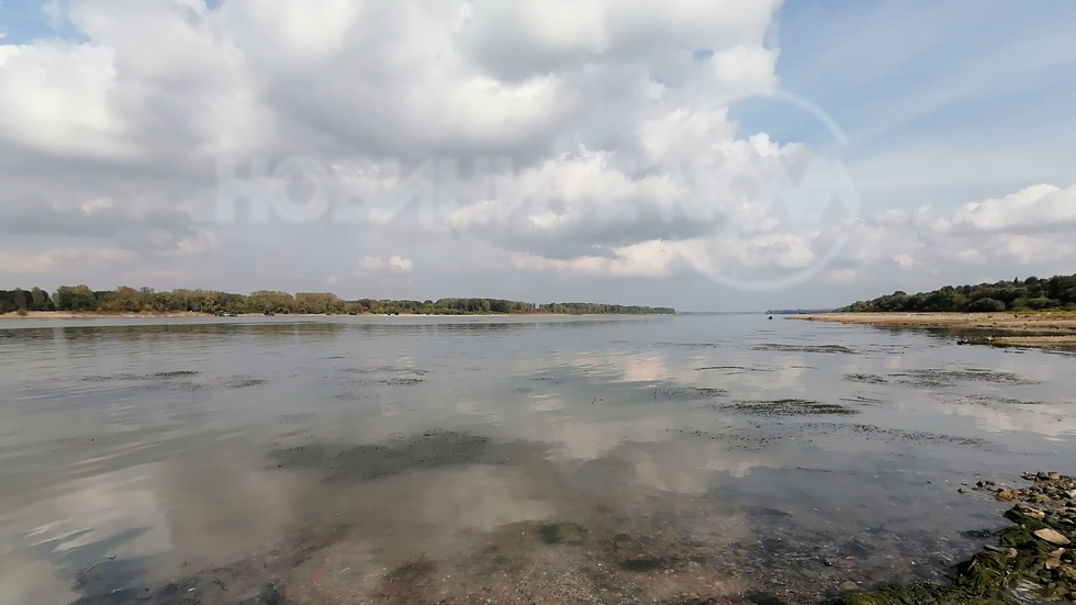 Облаци в реката