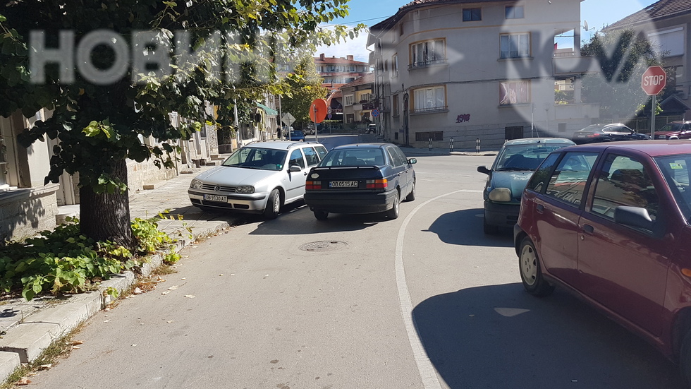 Неправилно паркиране в Троян