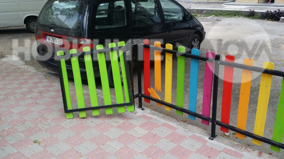 Потрошена детска площадка във Варна