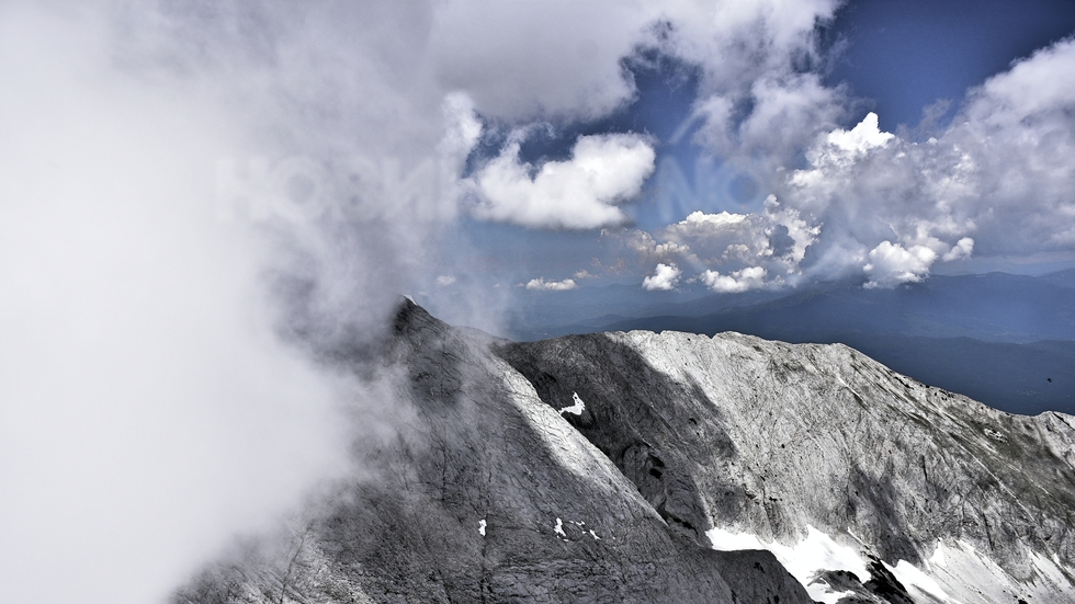 Между два свята