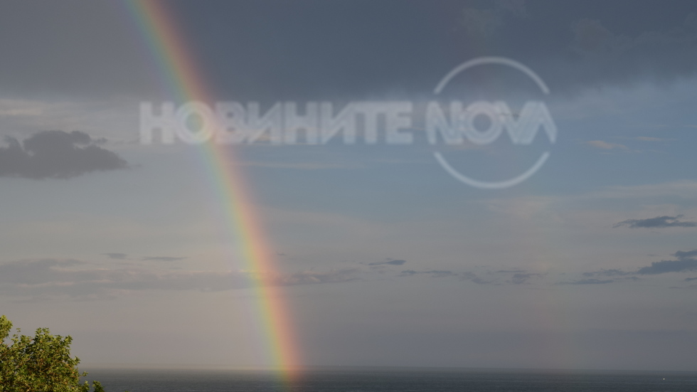 Дъга над морето