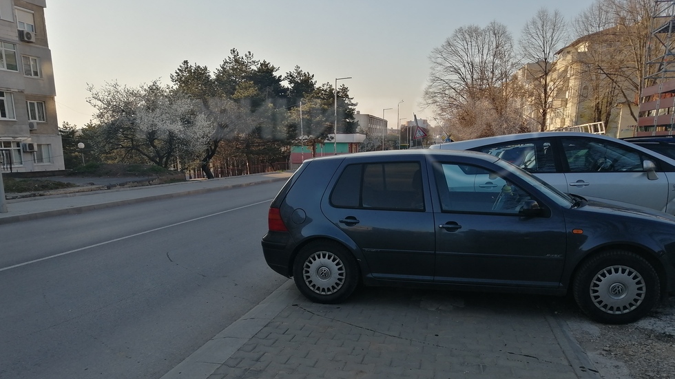 Паркиране на тротоар