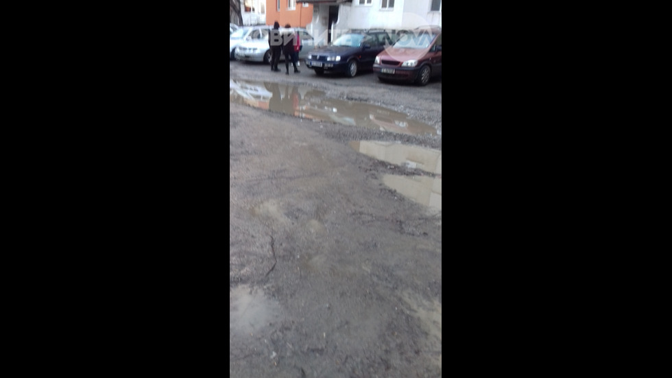 Кал и кратери пред блок 504 в "Овча купел" 1