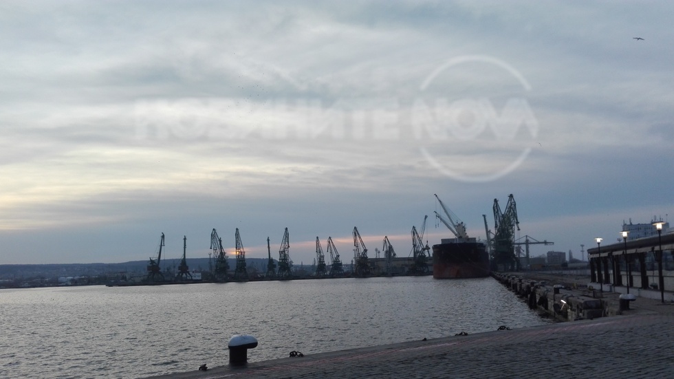 Февруарски залез