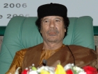 Кадафи продължава да отхвърля призивите да сдаде властта