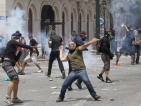 Гръцки протестиращи опитаха да подпалят офис сграда