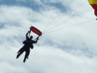 Трайчо Трайков скочи с парашут на авиошоу