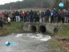 Ритуалът "тричане" се проведе, въпреки общественото недоволство (ОБНОВЕНА)