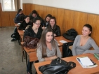 Зрелостниците пишат текст по „Под игото”