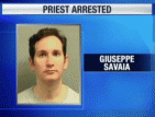 Католически свещеник хванат да краде от магазини