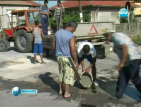 Роми в Силистра си асфалтираха улиците със собствени средства