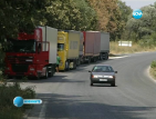 България и Румъния спряха движението на ТИР–ове заради топящ се асфалт