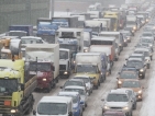 Огромните задръствания в Москва заради снега продължават