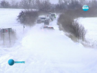 Силен вятър и поледици блокираха пътищата в Северна България