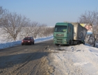 Снеговалеж затвори пътища в Смолянско