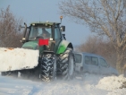 Снегът затвори пътища в Шумен, Варна и Добрич