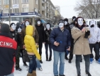 Анонимните на протест пред парламента