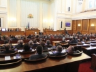 Парламентът обсъжда оставката на кабинета