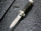 Трима младежи извадиха нож на 16-годишен заради 50 стотинки
