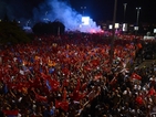 Протести срещу и в подкрепа на Ердоган тази нощ в Турция