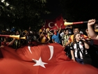 Хиляди пълнят отново “Таксим”, Ердоган смекчава тона