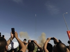 Китай изстреля космически кораб с трима астронавти