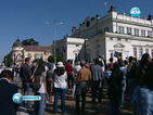 Протестиращи отново се събраха "на кафе" пред парламента