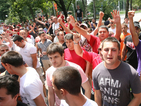 Фенове на ЦСКА търсят на протест бъдещето на отбора