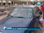 Автомобил се вряза в протестиращите на площад “Независимост”