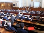 Разгорещени спорове и процедурни капани в парламента