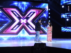 Сестрата на Криста пя в дует с приятели на сцената на X Factor