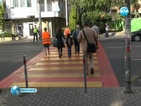 Доброволци регулират движението на 10 пешеходни в Бургас