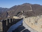 Великата китайска стена е залята от огромен брой туристи