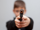 Дете се простреля с газов пистолет