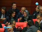 Турските депутатки вече могат да носят панталони в парламента