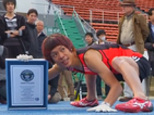 Японец счупи собствения си световен рекорд по маймунско бягане