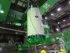 Работници вадят горивните пръти от 4-ти реактор на АЕЦ „Фукушима”