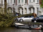 Хиляди евакуирани във Великобритания заради силна буря