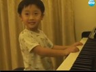 5-годишно дете свири на пиано като професионалист
