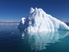 Космически апарат улови големи пукнатини в ледовете на Арктика
