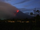 20 000 души евакуирани заради изригването на вулкана Синабунг