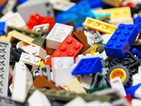 Порно звезда предложи орална любов за най-доброто изобретение от „Лего”