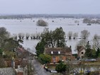 Великобритания ще отстранява щетите от наводненията цяла година