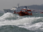 33-ма пострадаха при сблъсък между товарен кораб и ферибот за Хонконг
