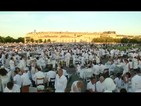 Хиляди присъстваха на Вечеря в бяло в Париж